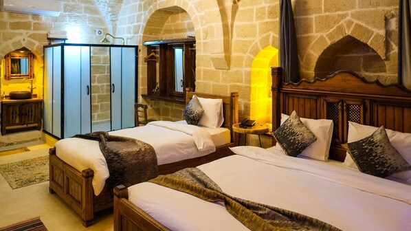 Deluxe Triple Room | Free WiFi, bed sheets