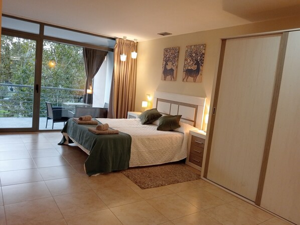 2 Schlafzimmer, Bügeleisen/Bügelbrett, Reisekinderbett, kostenloses WLAN