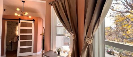 Premium Room, 1 Queen Bed | Individually decorated, individually furnished, desk, laptop workspace