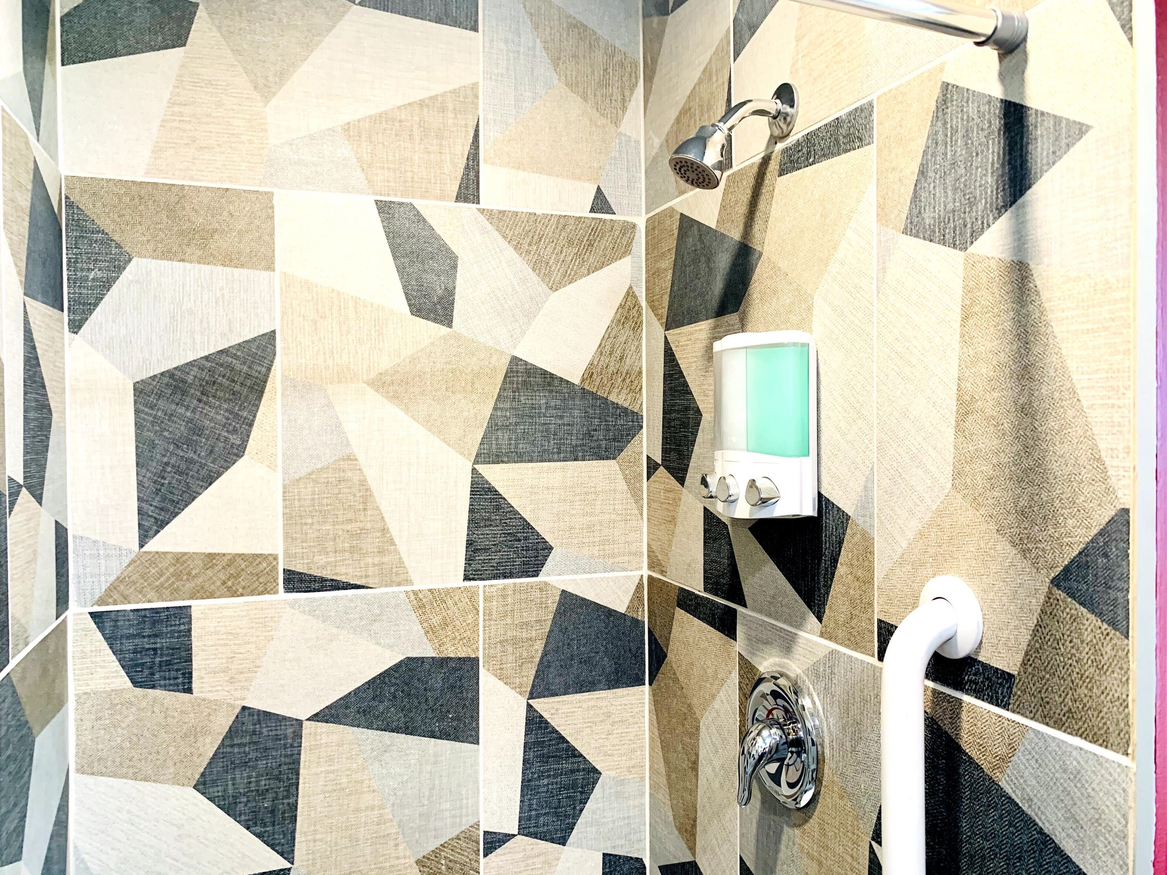 Signature Room, 1 Queen Bed | Bathroom | Shower, free toiletries, hair dryer, towels