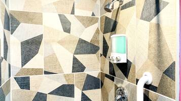 Signature Room, 1 Queen Bed | Bathroom | Shower, free toiletries, hair dryer, towels