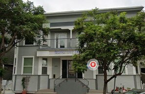 A two-story building with a balcony on the second floor, a small front porch, and a sign reading "Samenset House". - Somerset  (San Diego)