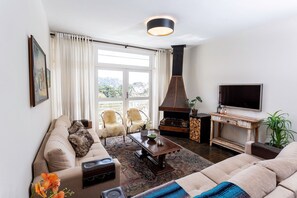 Apartment | Living area | 40-inch Smart TV with digital channels, fireplace