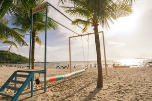 On the beach, white sand - Bien Tay hotel (Ha Tien)