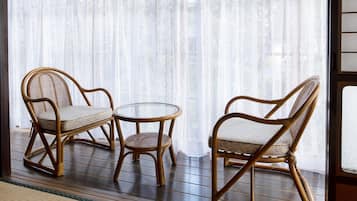 Deluxe Quadruple Room | Desk, free WiFi, bed sheets