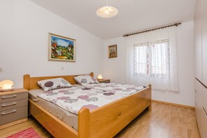 Economy Apartment | 2 bedrooms, free WiFi, bed sheets - Apartment Hrg (Vir)