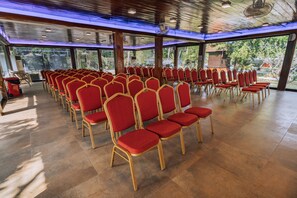 Outdoor banquet area - GEO HOLIDAY HOMES (Kochi)