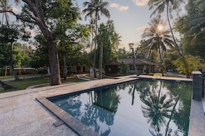 Outdoor pool - GEO HOLIDAY HOMES (Kochi)