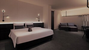 Desk, soundproofing, bed sheets - REZ Hotel Semarang (Semarang)