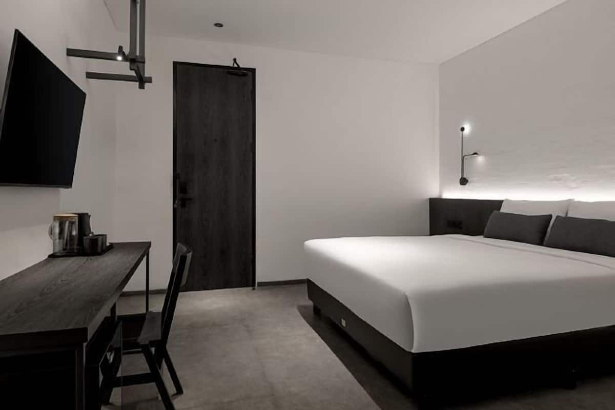 Skrivebord, lydisolering, sengetøj