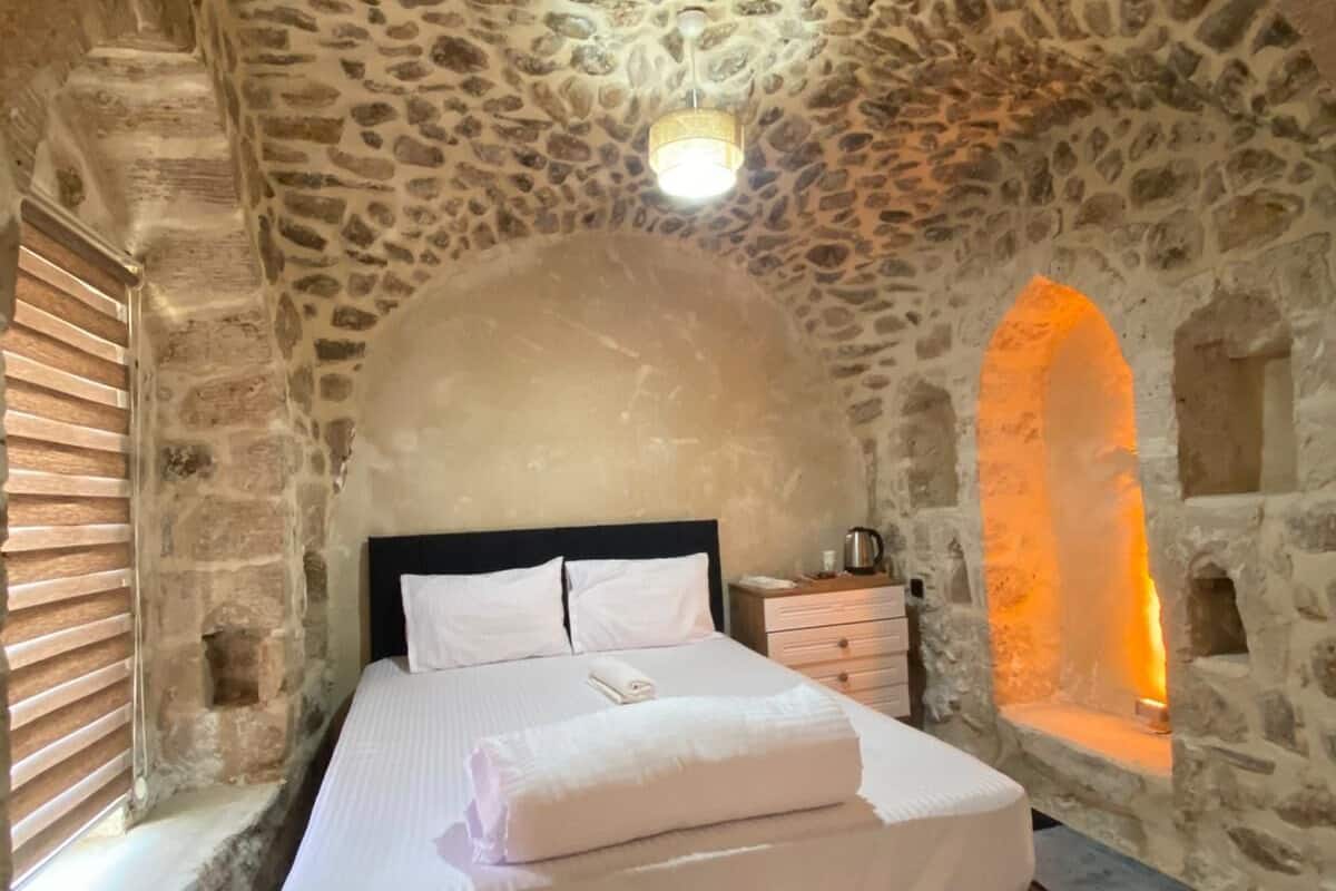 Triple Room | Desk, laptop workspace, free WiFi, bed sheets