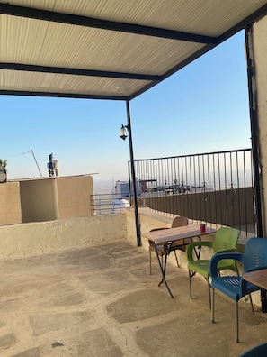 Classic-Dreibettzimmer | Terrasse/Patio