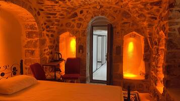 Classic-værelse til 3 personer | Skrivebord, arbejdsområde til bærbare computere, gratis Wi-Fi, sengetøj