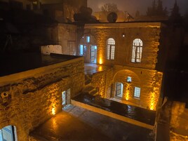 Habitación clásica | Zona de estar | Televisión de plasma de 52 pulgadas con canales por cable