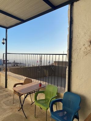 Classic-Dreibettzimmer | Terrasse/Patio