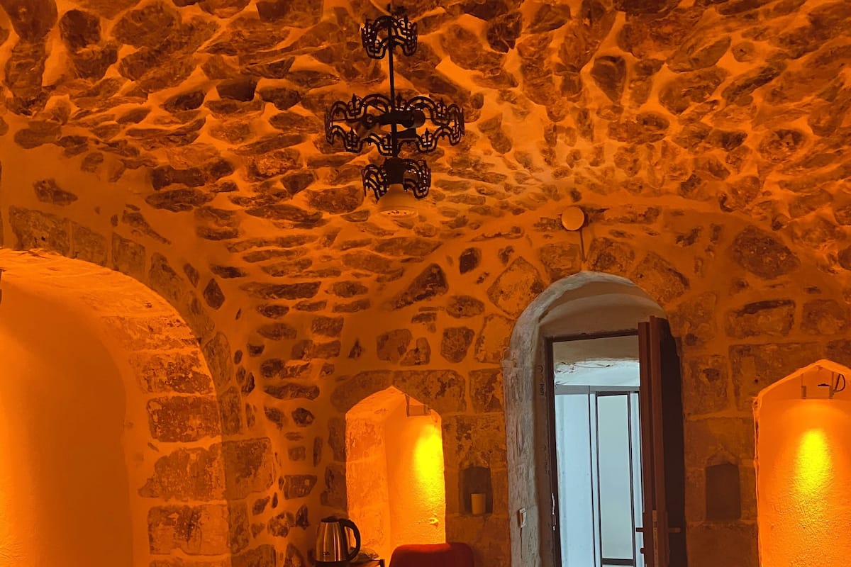 Classic Triple Room | Desk, laptop workspace, free WiFi, bed sheets