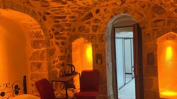 Kamar Triple Klasik | Meja kerja, ruang kerja ramah laptop, Wi-Fi gratis, dan seprai linen