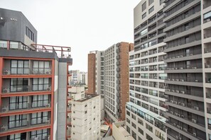 A high-rise residential building with multiple balconies and a modern architectural design. - 360 VN Humberto (São Paulo)