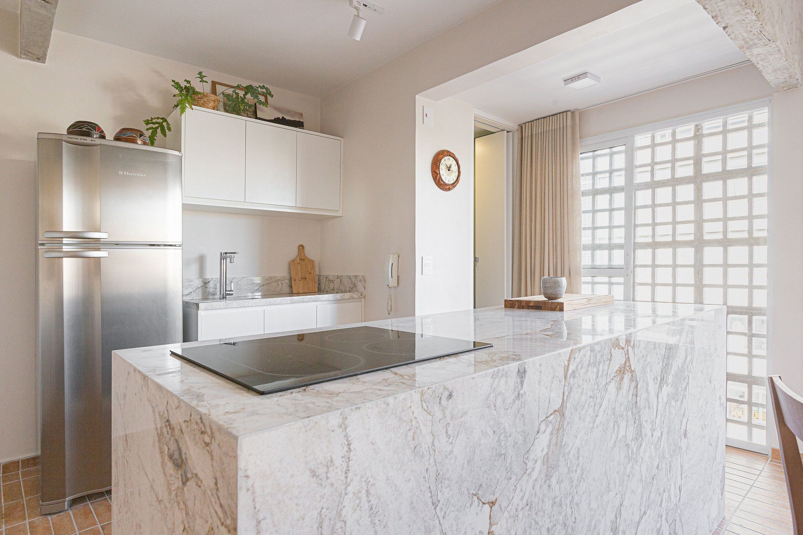 Apartment | Eigene Küche | Großer Kühlschrank, Mikrowelle, Kochgeschirr/Geschirr/Besteck