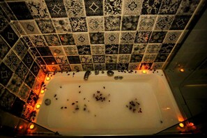 Deluxe Room | Bilik Mandi | Selipar 