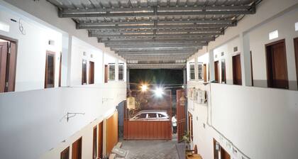 OYO Life 93038 Kost Putra Malilah