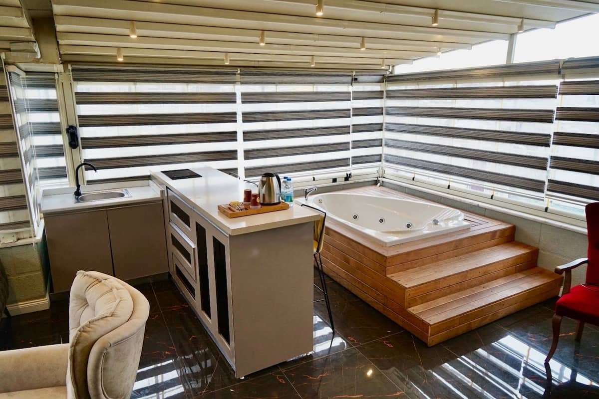 Condo panorâmico | 1 quarto, roupas de cama premium, edredons de pluma, cofres nos quartos