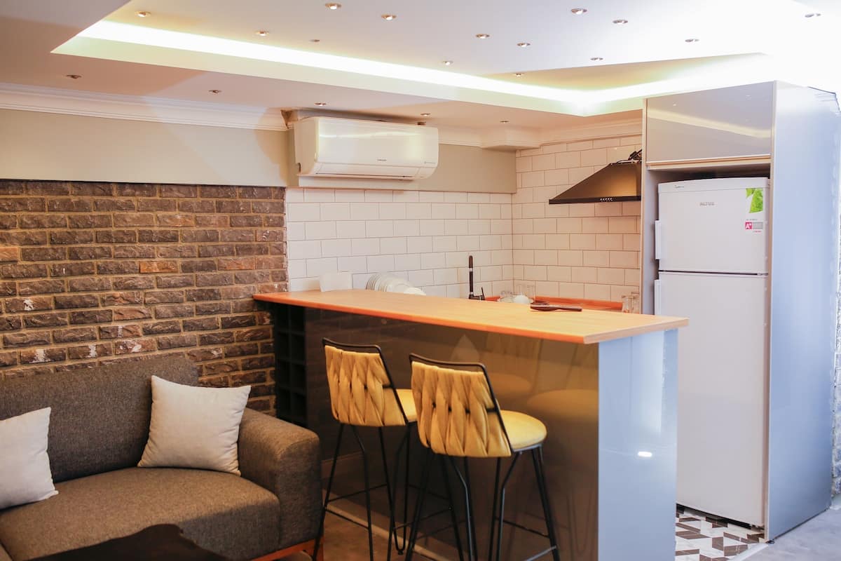 Condo grand | Área de estar | Smart TV 59 polegadas com canais de TV premium