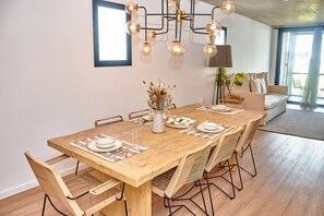 Appartement, 2 chambres (508) | Cuisine privée | Grand réfrigérateur, micro-ondes, four, plaque de cuisson