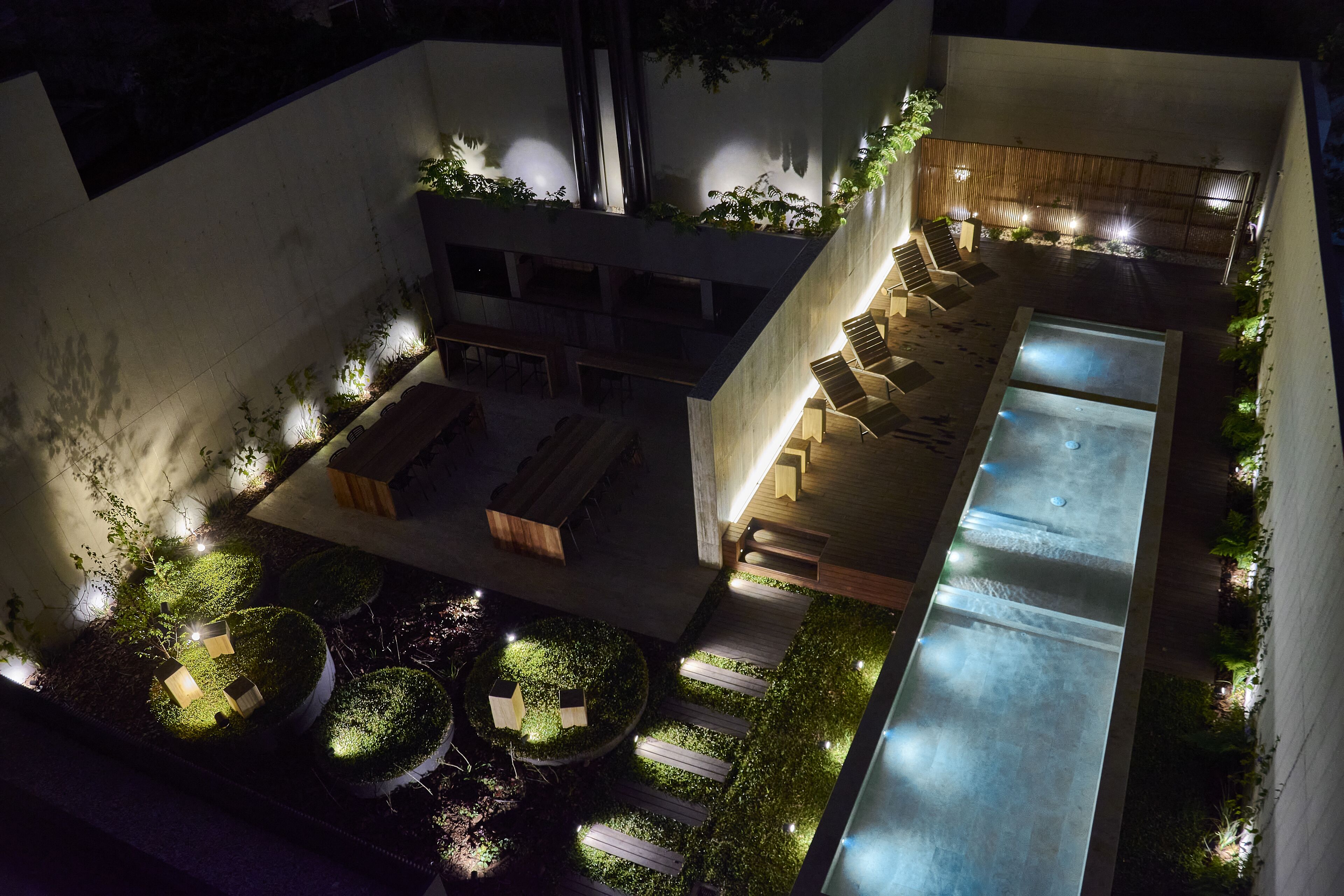 Una piscina al aire libre de temporada