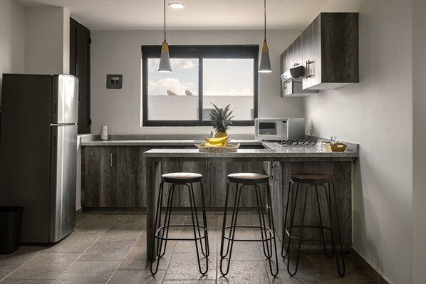 28-inch Smart TV with satellite channels, heated floors