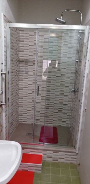 Comfort Triple Room | Bathroom | Hair dryer - Piccola Siesta b&b (Montepulciano)