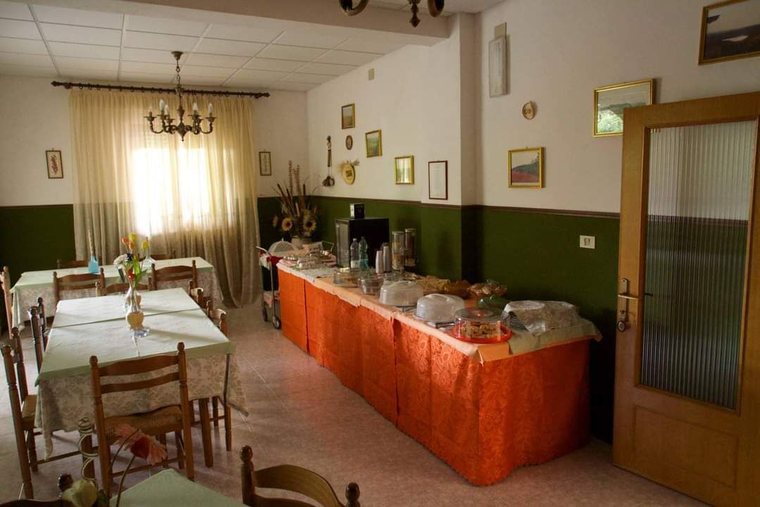 Tägliches Frühstücksbuffet gegen Gebühr