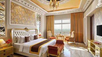 Executive Double Room | In-room safe, desk, laptop workspace, blackout curtains