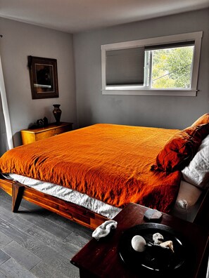 3 bedrooms, in-room safe, desk, iron/ironing board