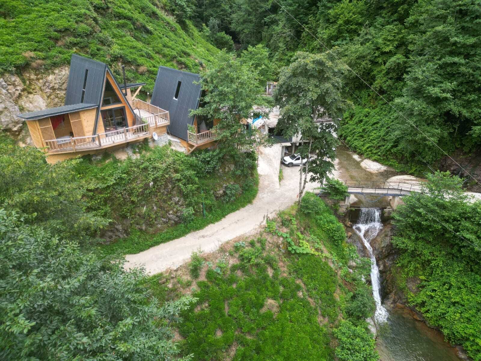 Asva Villa şelale evleri
