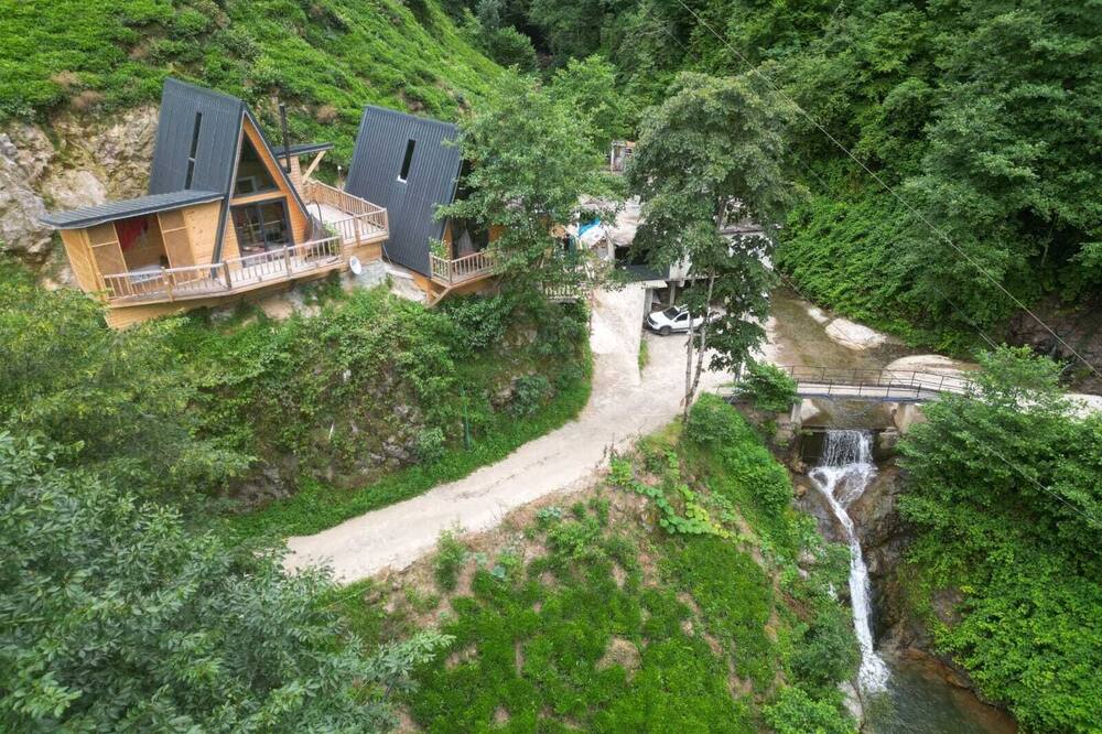 Asva Villa şelale evleri
