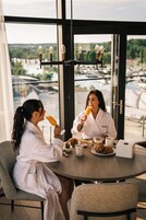 Ropa de cama de alta calidad, colchones Tempur-Pedic y minibar 