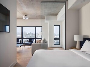 Premium bedding, Tempur-Pedic beds, minibar, in-room safe