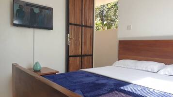 Business Double Room, 1 Queen Bed, Courtyard View, Ground Floor