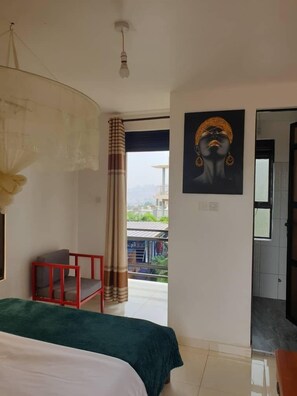 特色双人房, 1 张大床, 湖景, 行政层 | 防过敏的被褥、Select Comfort 床、特色家居、笔记本电脑工作区