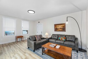 Classic Apartment | Living area | 40-inch flat-screen TV with digital channels - The Nighthawk Eyrie (Stanwood)