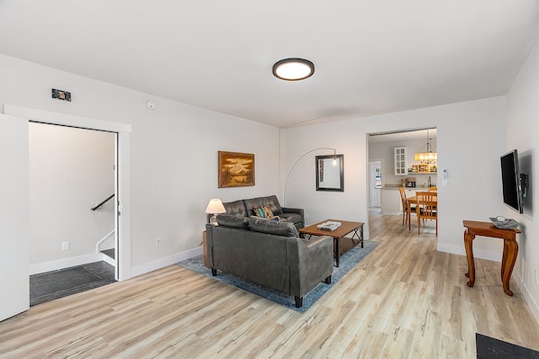 Classic Apartment | Living area | 40-inch flat-screen TV with digital channels