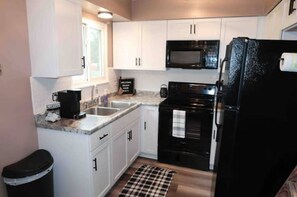 Private kitchen - Newly Renovated Home in Canton (Canton)