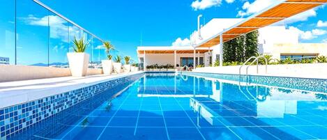 Deluxe Apartment | Pool | Outdoor pool