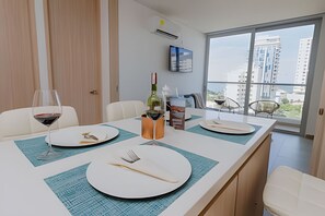 Deluxe Apartment | Dining