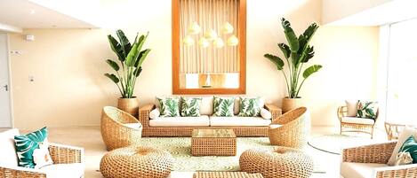 25-inch flat-screen TV with cable channels, heated floors