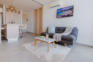 Apartment | Wohnbereich | 25-Zoll-Flachbildfernseher mit Kabelempfang, Fußbodenheizung
