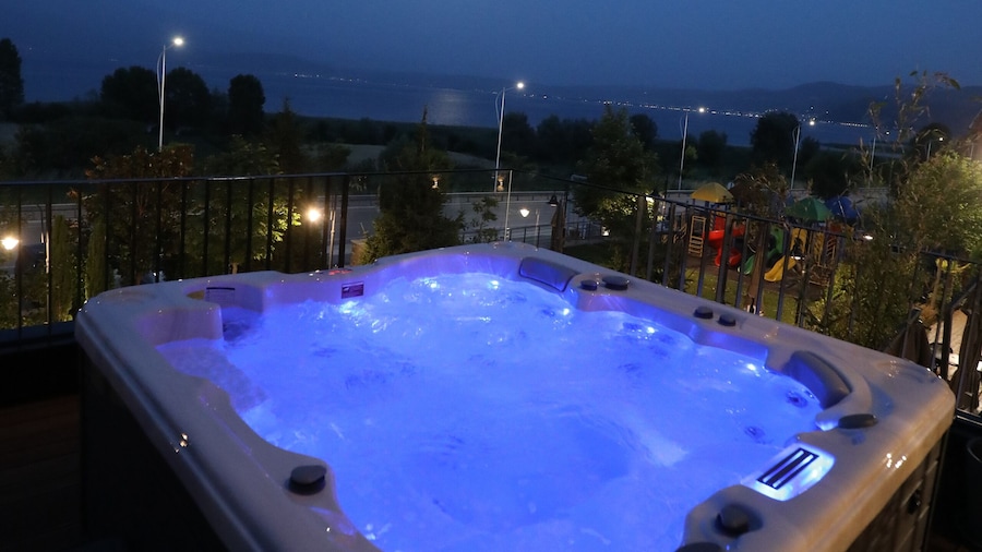 Toka Hotel Restaurant