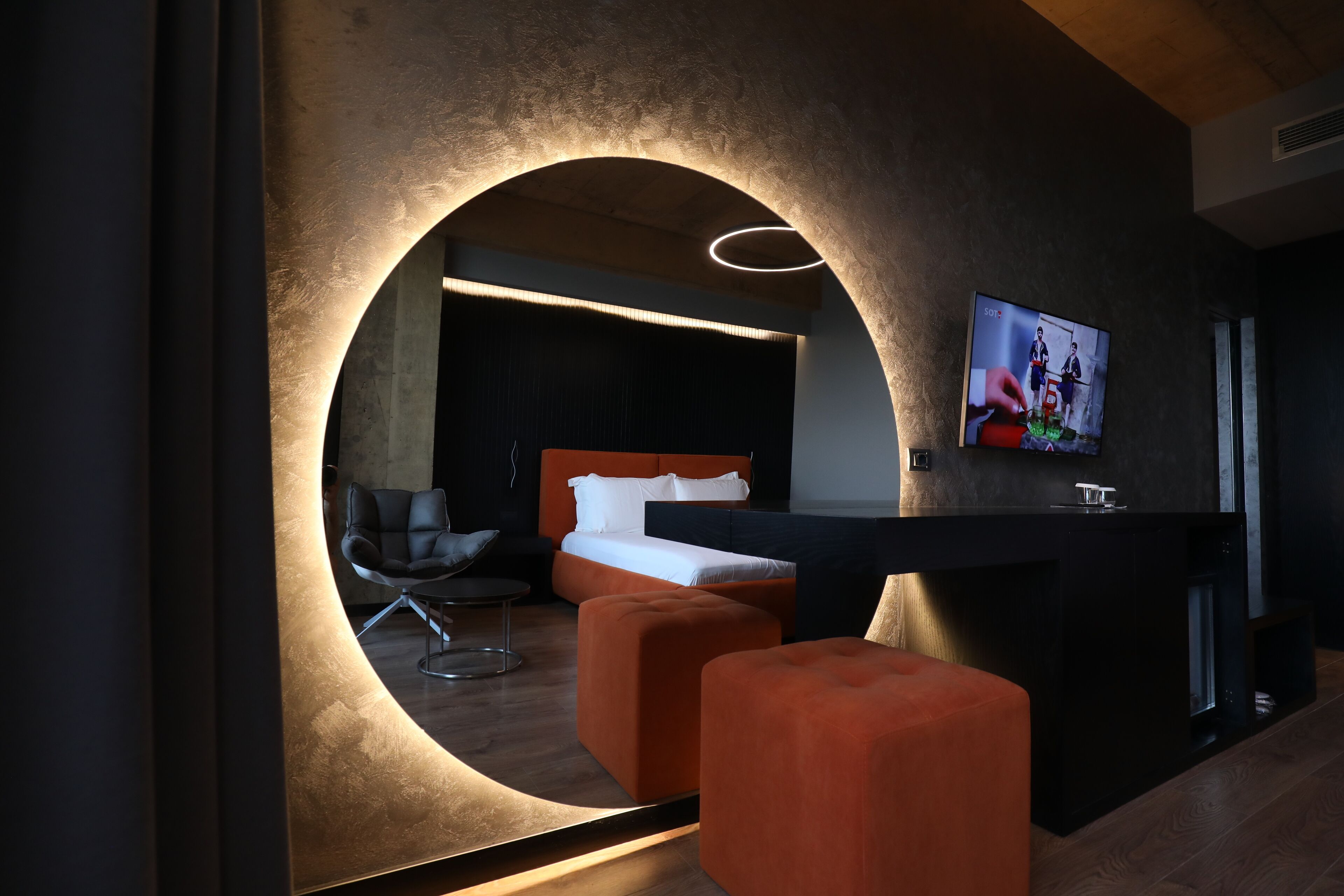 Suite, Terrace | Desk, free WiFi, bed sheets