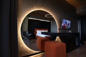 Suite, terras | Een bureau, gratis wifi, beddengoed